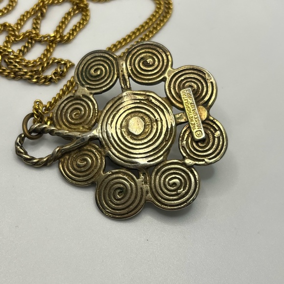 MMA Metropolitan Museum Art Gold tone Swirl Pendant Round Statement necklace - Picture 10 of 14